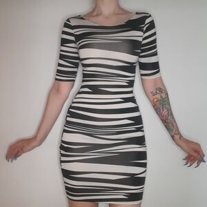 Suzy Shier Black and White Lined Patterned Bodycon Dress.